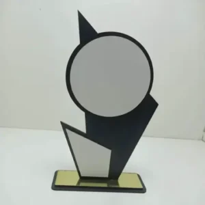 Trophée avec forme aiguisée